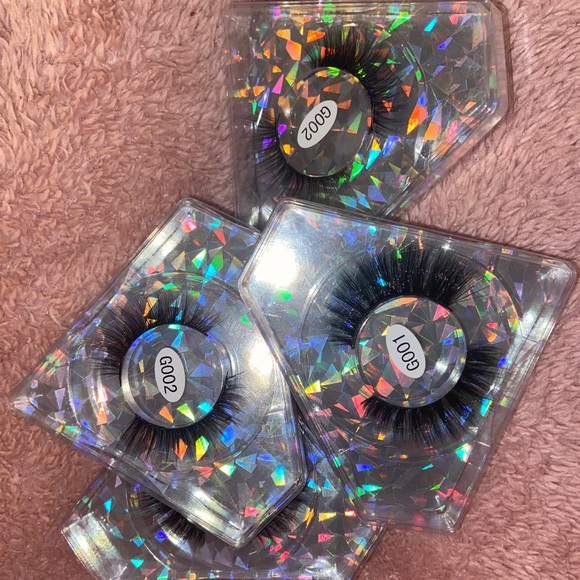 False Eyelashes - Picture 3 of 3